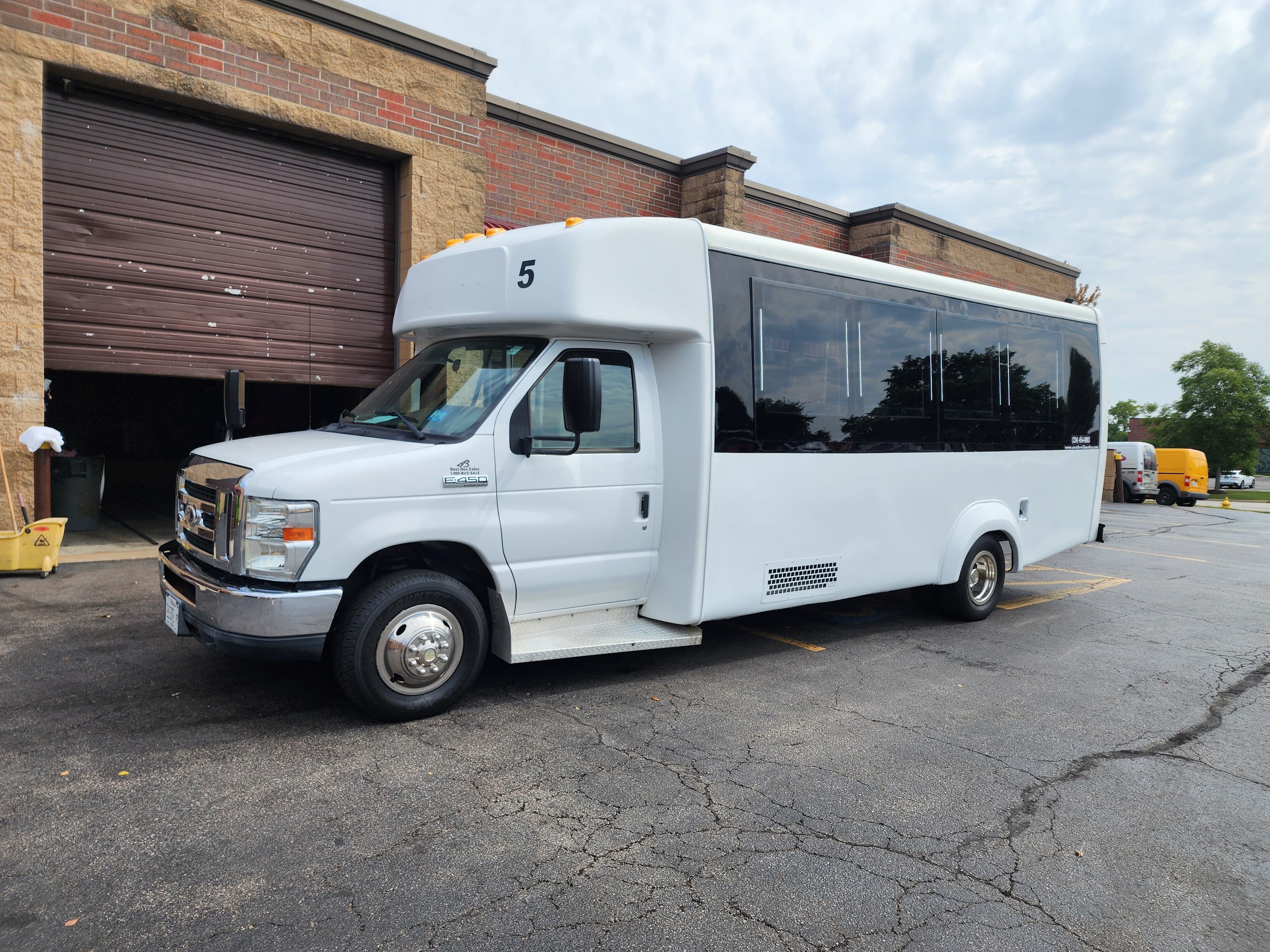 Chicago limo bus rental for parties and events
